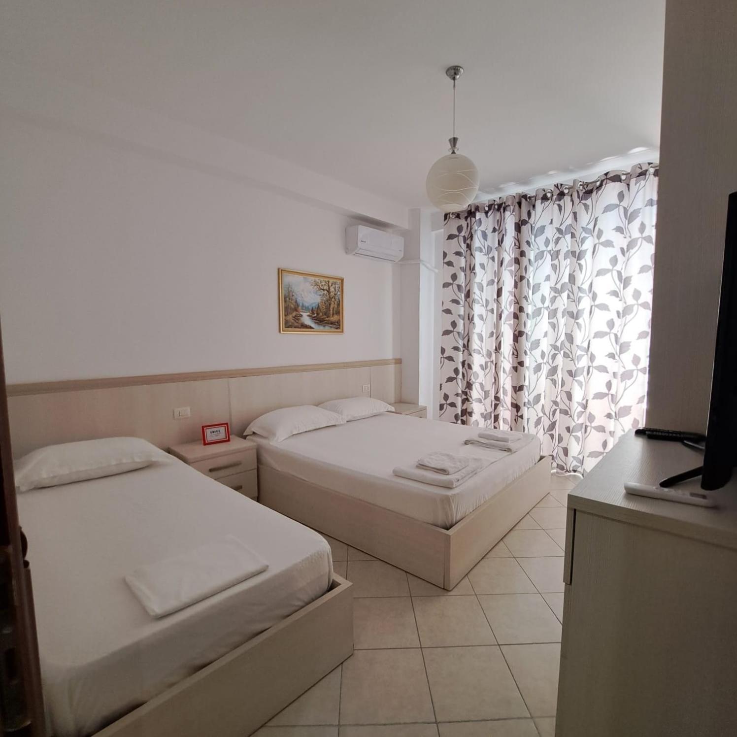 Apart-Hotel Alvi Sarande Bagian luar foto