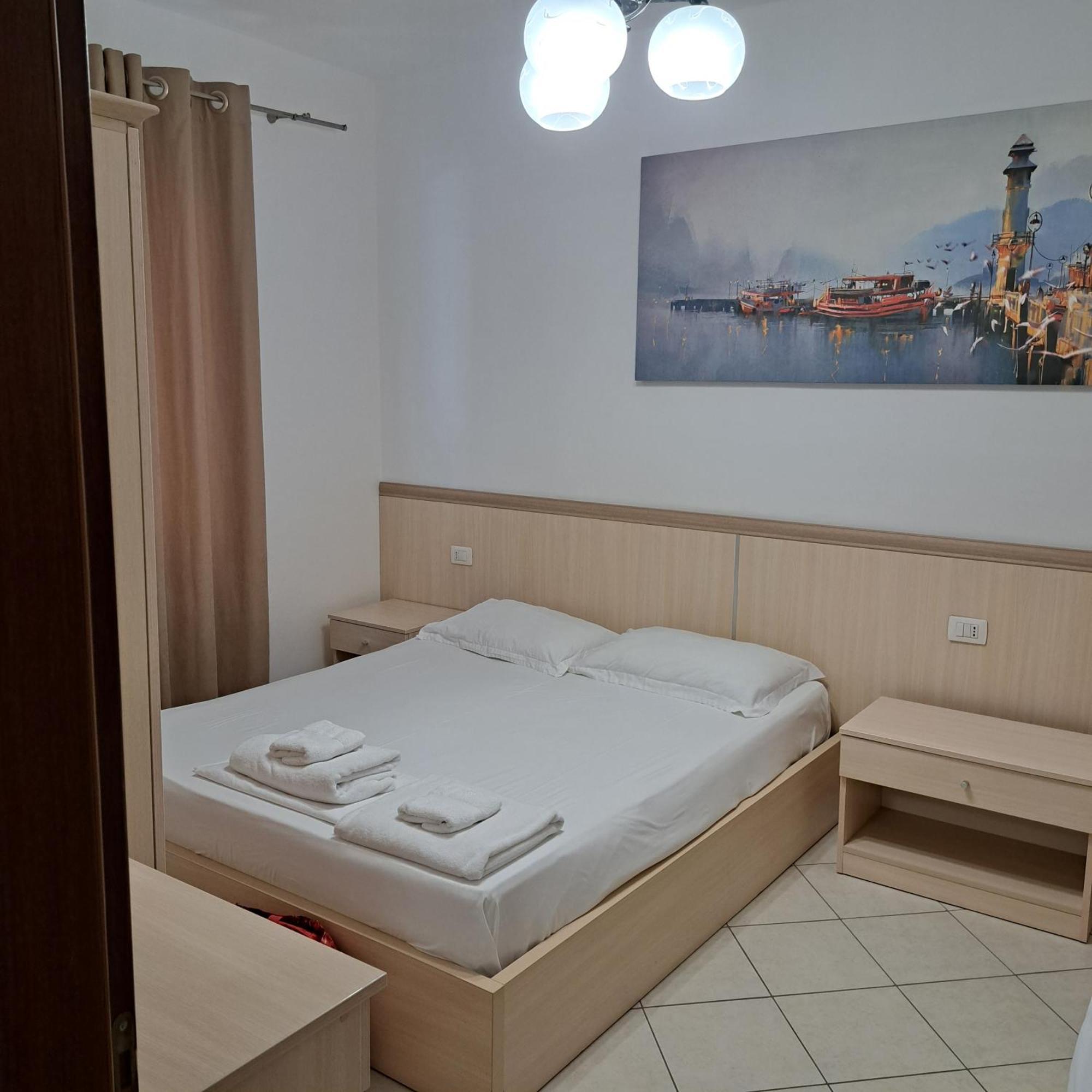 Apart-Hotel Alvi Sarande Bagian luar foto