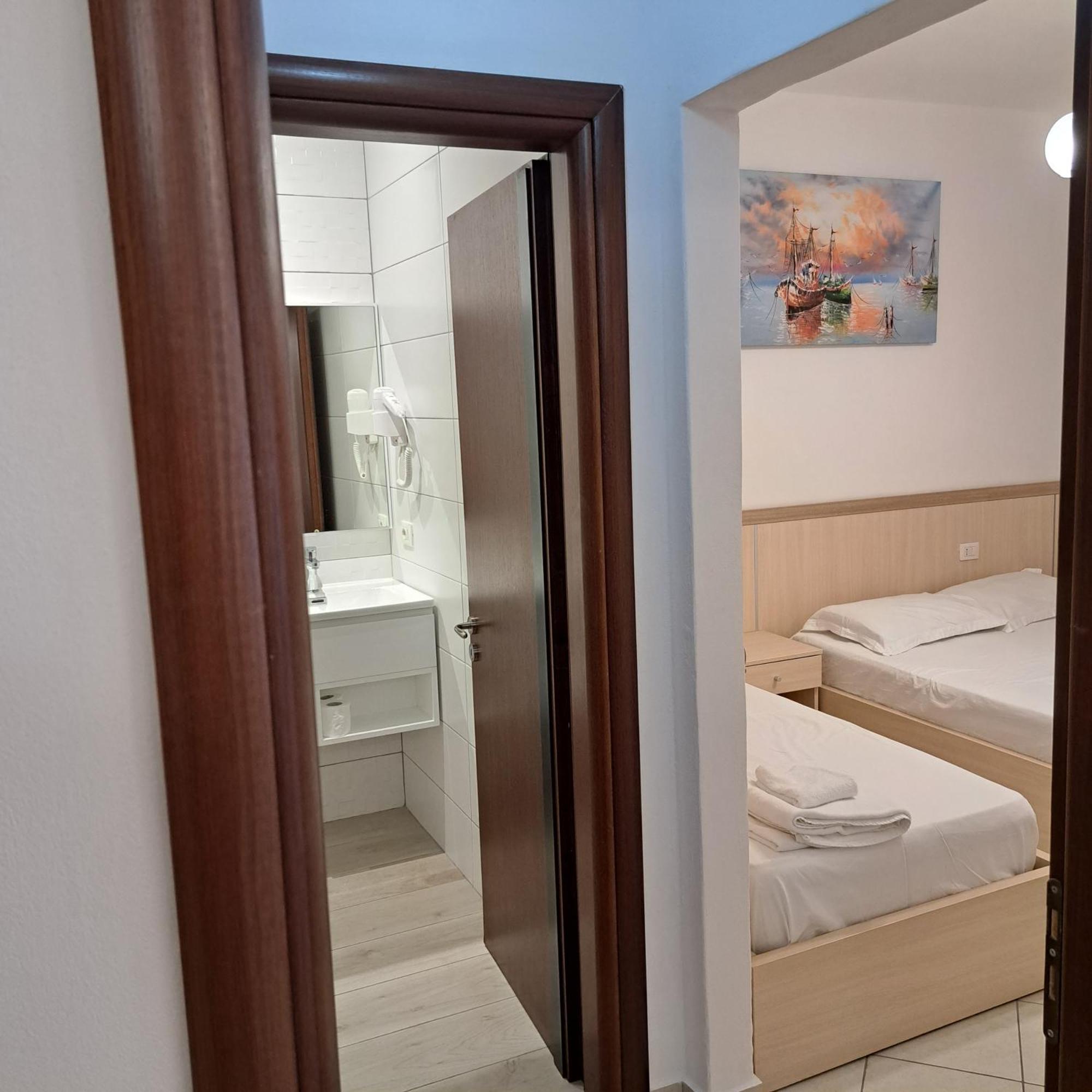 Apart-Hotel Alvi Sarande Bagian luar foto