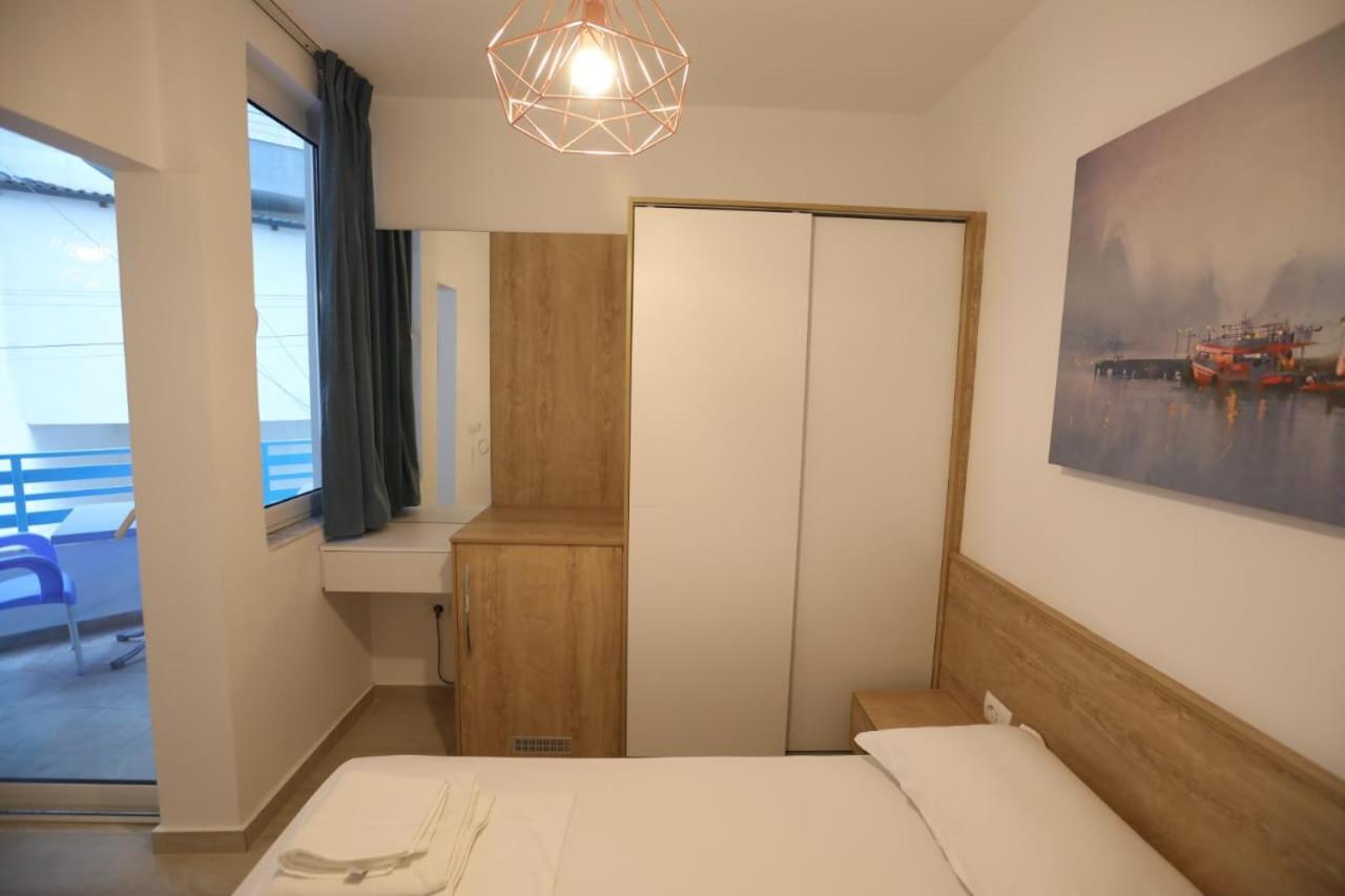 Apart-Hotel Alvi Sarande Bagian luar foto