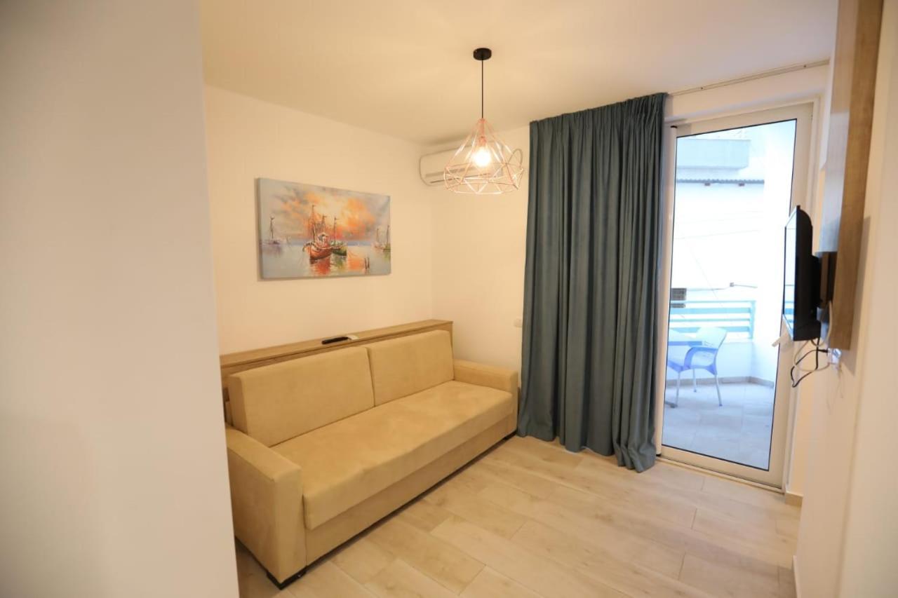 Apart-Hotel Alvi Sarande Bagian luar foto