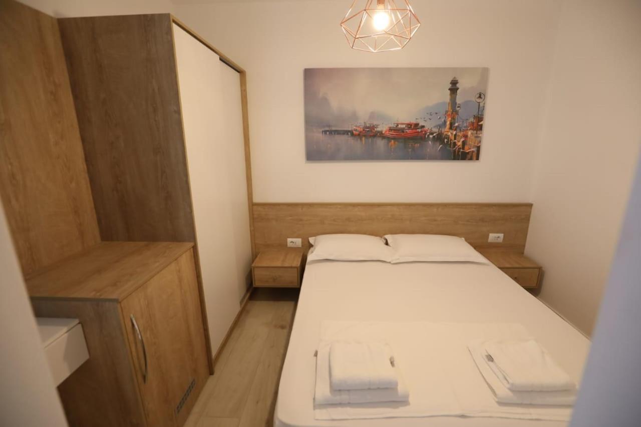 Apart-Hotel Alvi Sarande Bagian luar foto