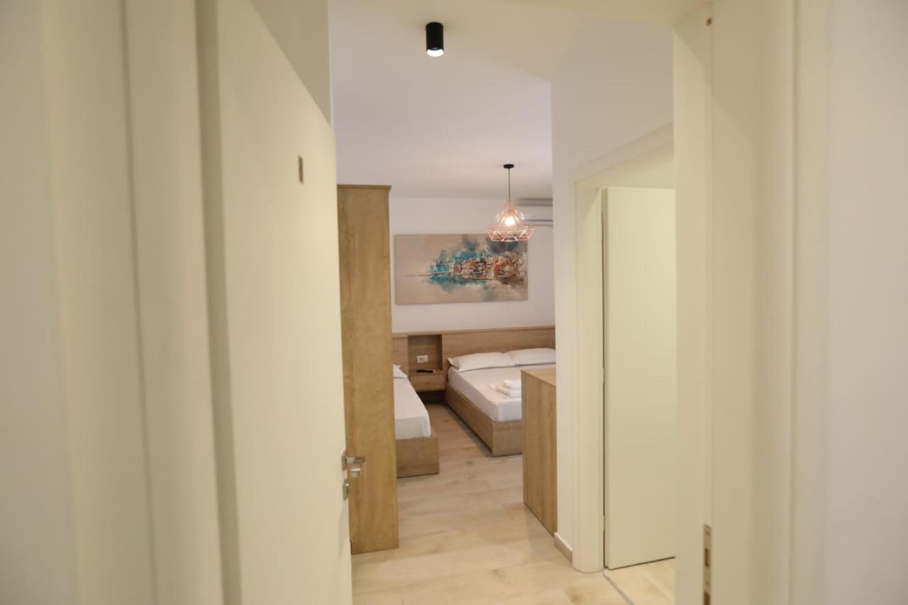 Apart-Hotel Alvi Sarande Bagian luar foto