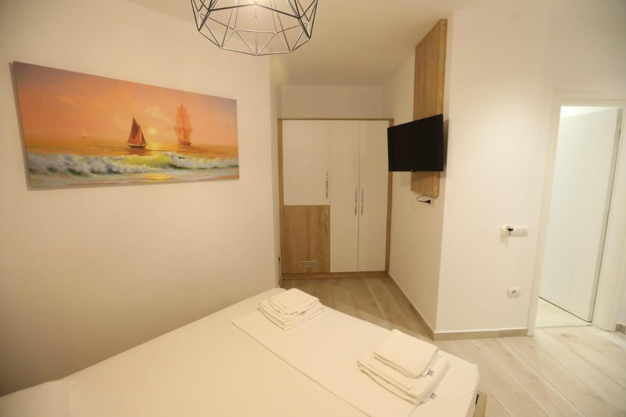 Apart-Hotel Alvi Sarande Bagian luar foto