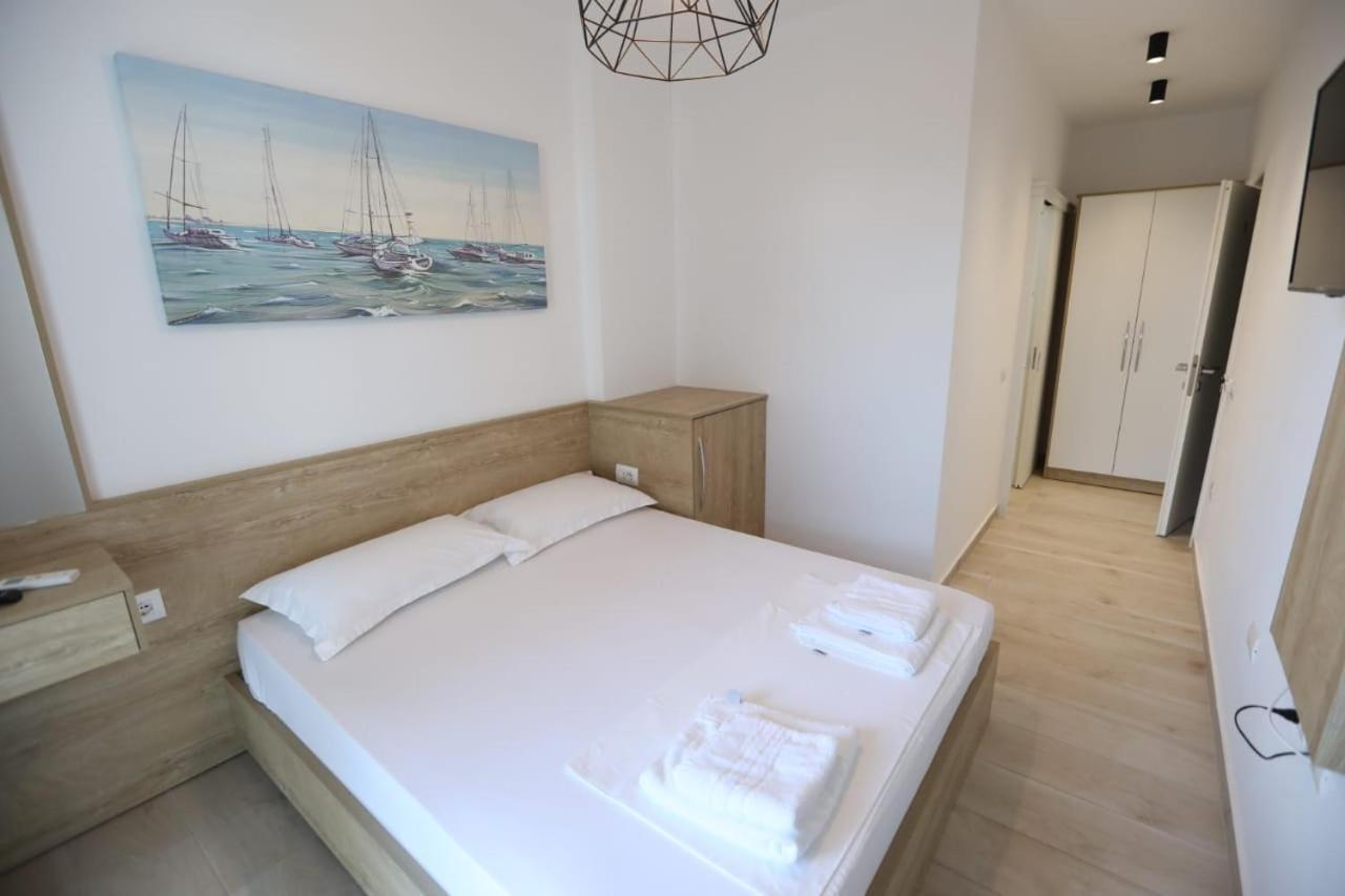Apart-Hotel Alvi Sarande Bagian luar foto